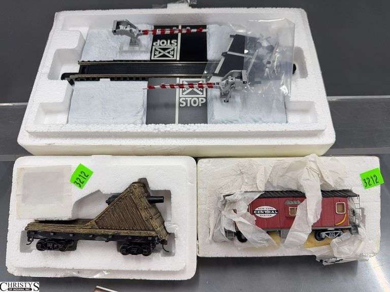 Hawthorn Village Ho Scale Cannon Car, NY Central Car, RR Crossing image