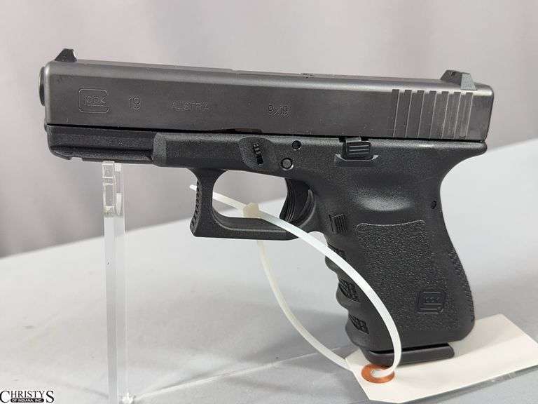 Glock 19 Gen. 5 Pistol cal. 9mm SN: BSKK612 in Original Black Glock Case with Extra Magazine image