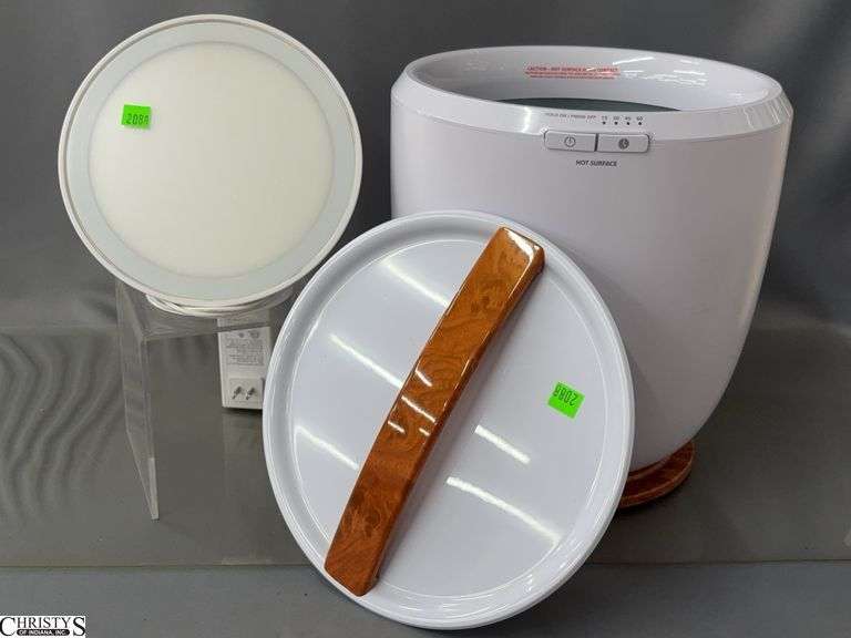 Serenelife Personal Towel Warmer and Sun Lamp - 12" x 13" image