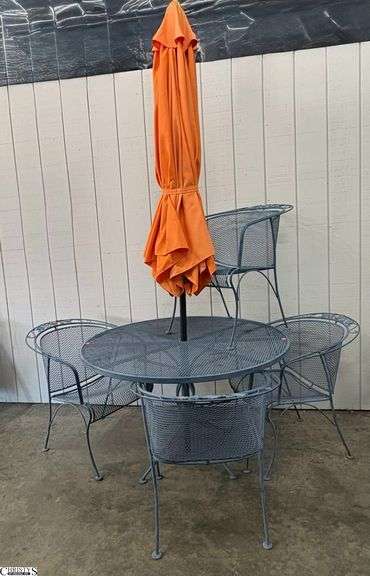 Woodard Briarwood Wrought Iron Table w/ Umbrella and 4 Chairs - 48" x 28" of table image