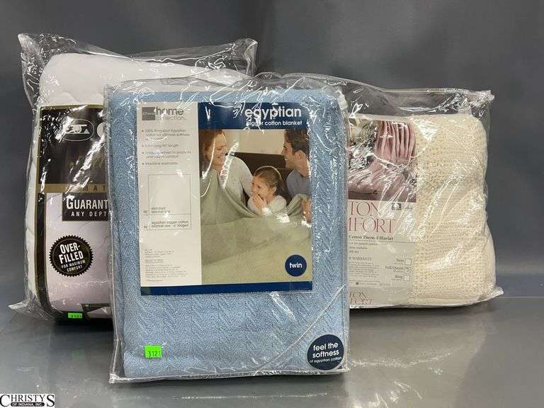 2 Knit Style Blankets and Mattress Topper - Twin, Full image