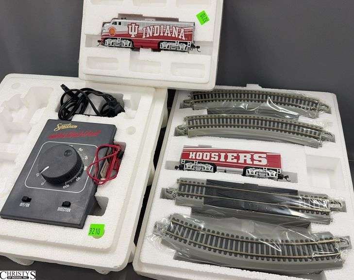 Hawthorn Village Ho Scale 3 pcs IU Hoosiers Engines, Track, and Transformer image