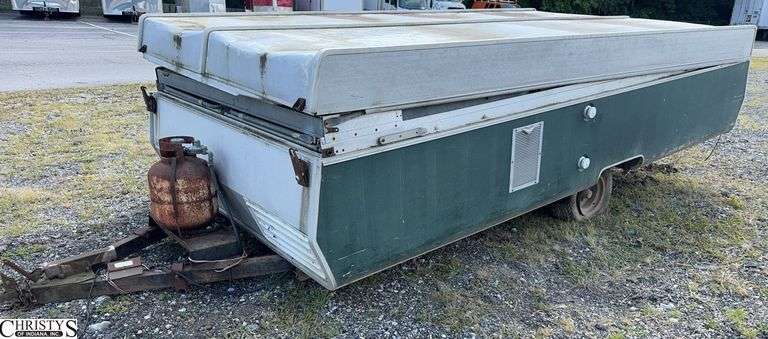 Pop up camper. image
