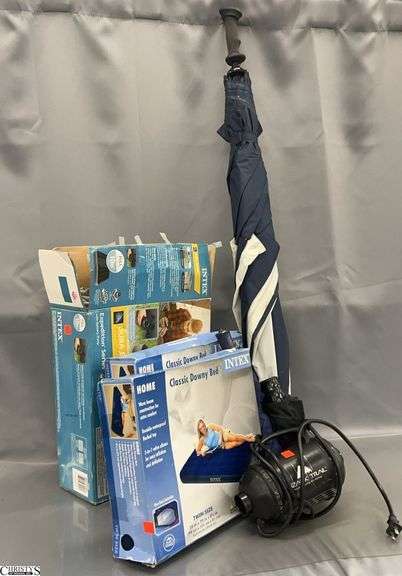 3 Air Mattresses, 1 Pump - 3 Umbrellas image