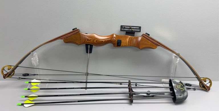 Warthog Compound Bow with Arrows and Case