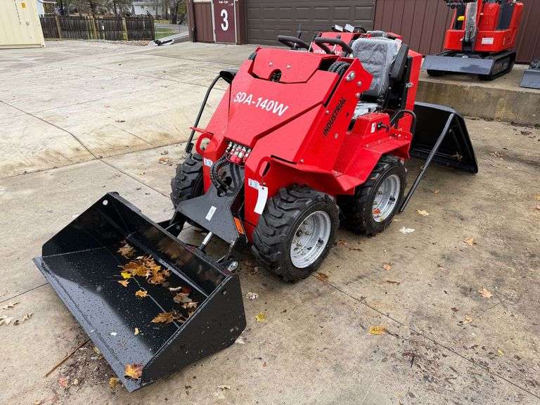 2025 AGT SDA-140W Mini Skid Steer with Canopy image