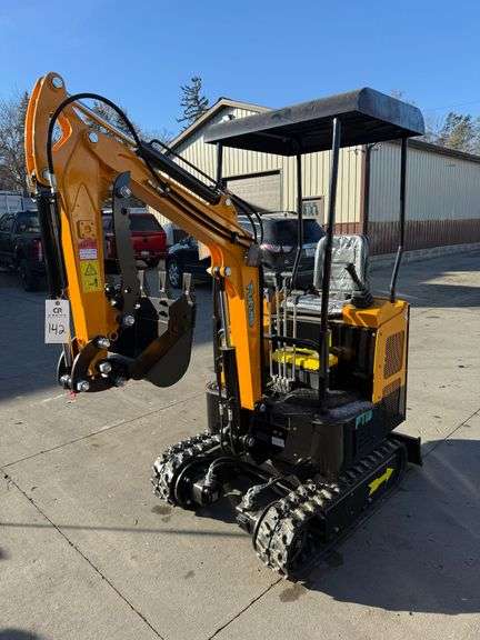 2025 Future 15 Mini Excavator image