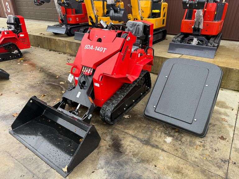 2025 AGT SDA-140T Mini Skid Steer with Canopy image
