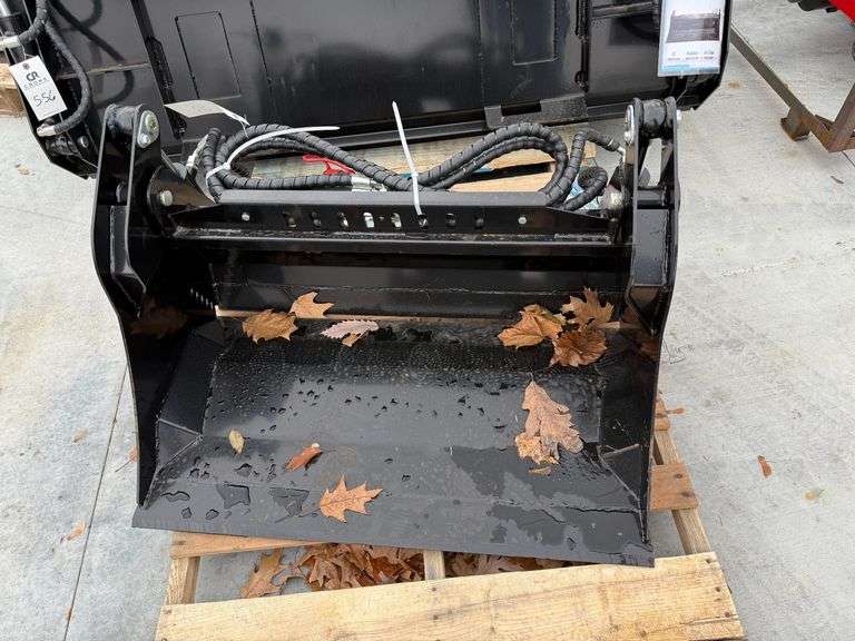 2025 Future XKH39 Mini Skid Steer 4in1 Bucket 39" image