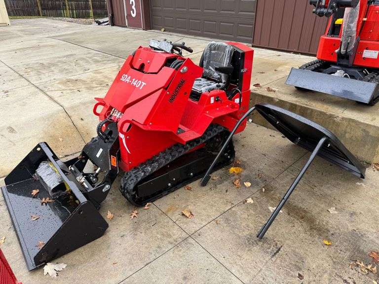 2025 AGT SDA-140T Mini Skid Steer with Canopy image