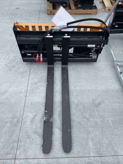 2025 Wolverine PFA-11-3300G Hydraulic Adjustable Skid Steer Pallet Fork image