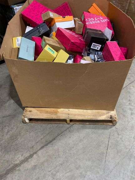 Pallet of Shoes image