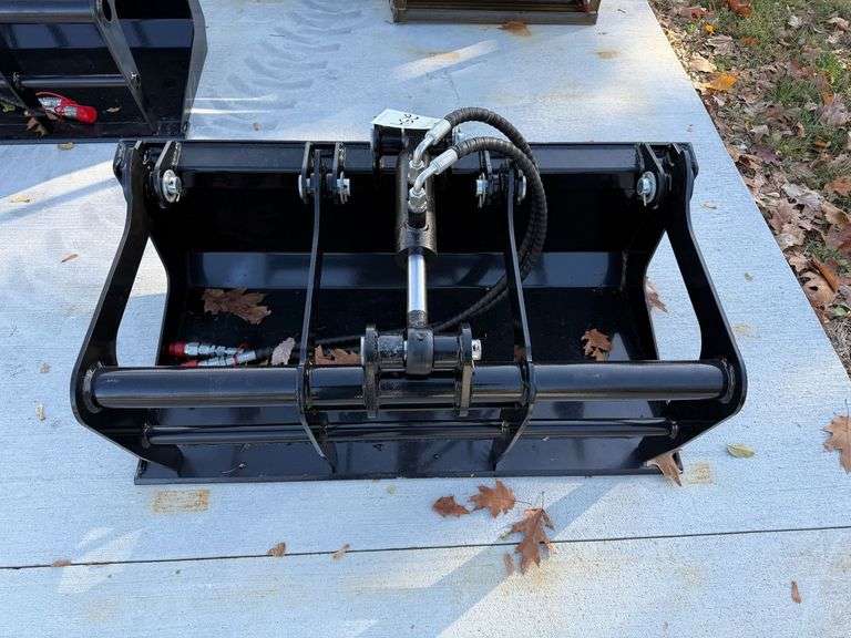 2025 IRanch Mini Skid Steer Grapple Bucket image