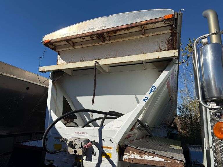 Red River Live Floor Trailer Model OLB 236