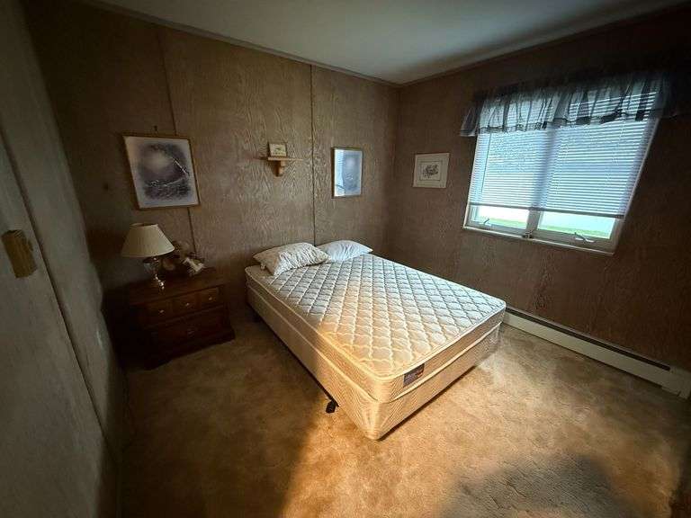 Contents of Bedroom image