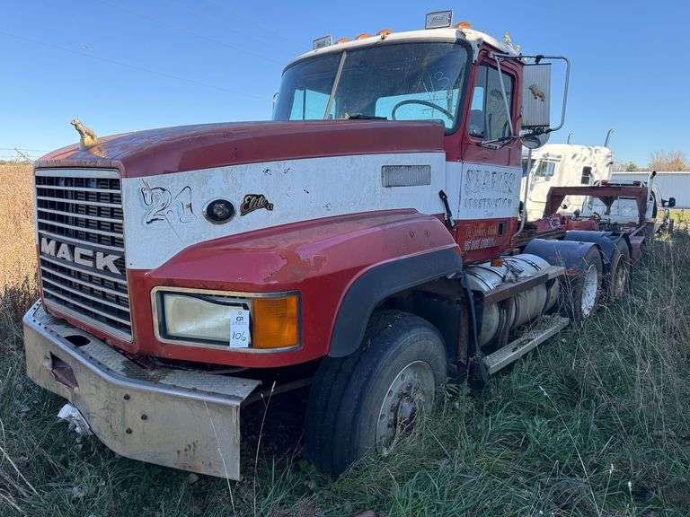 1995 Mack CL753 Truck- Non Running