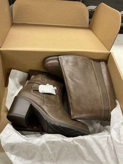 Boots Size 8.5 image