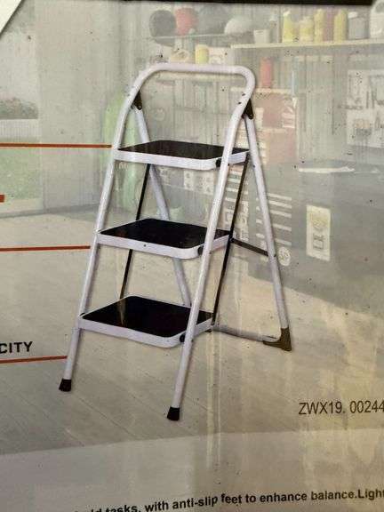 2025 Land Honor SSL3 3-Step Safety Ladder image