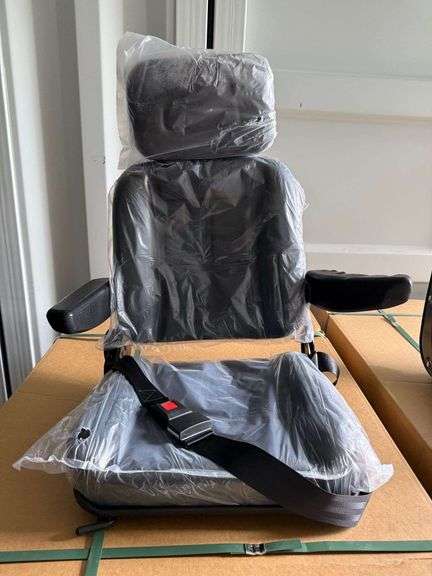 2025 Future Luxury Equipment Seat image