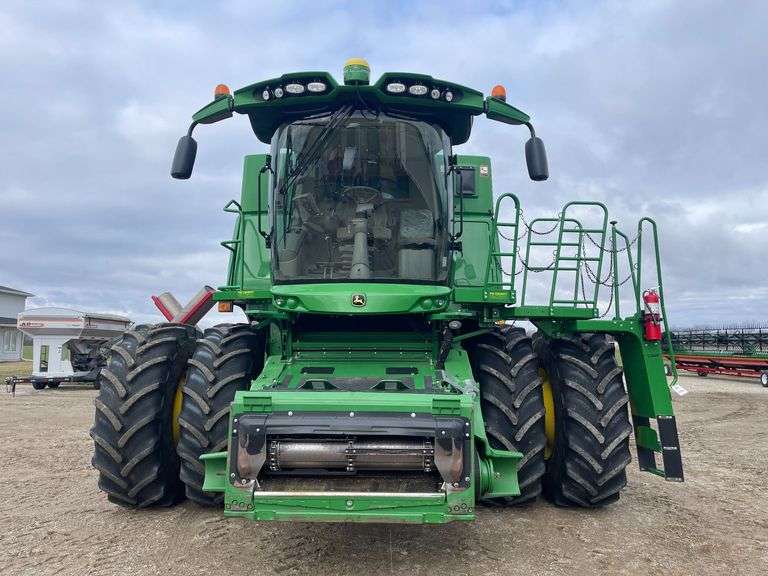 2014 John Deere S670 STS Combine
