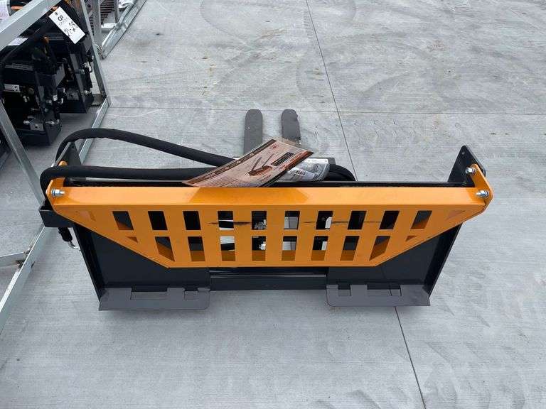 2025 Wolverine PFA-11-3300G Hydraulic Adjustable Skid Steer Pallet Fork