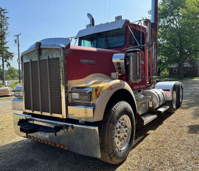1989 Kenworth W900B Tractor