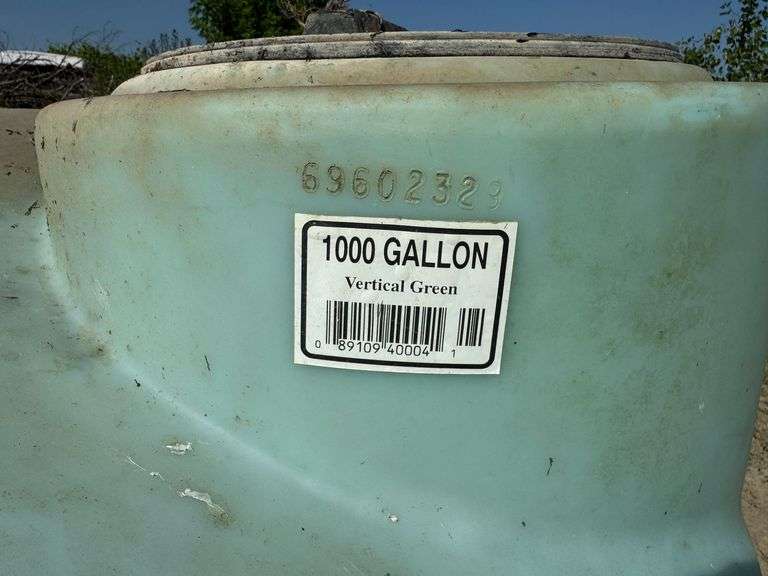 1000 Gallon Tank