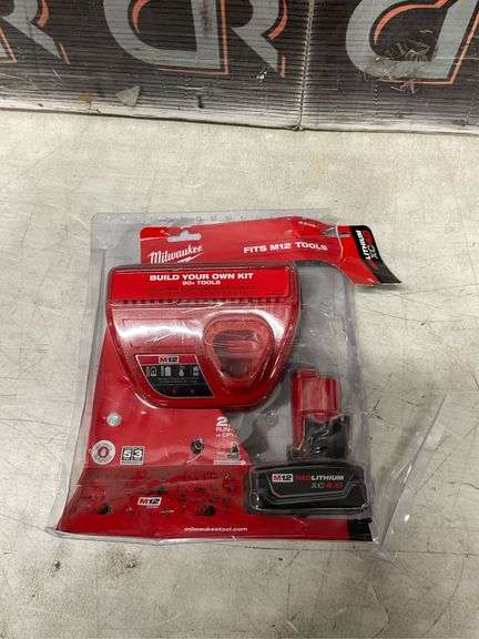 Milwaukee M12 12V XC Battery Pack 4.0 Ah & Charger