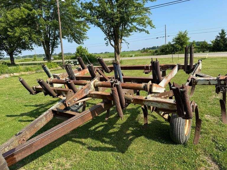 DMI Chisel Plow