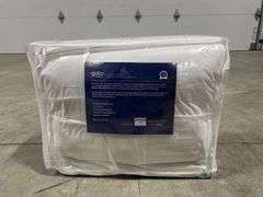 Goto Bedding Queen Down Alternative Comforter White