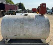 300 Gallon Gas Tank w/ Pump