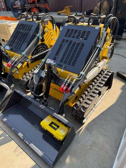 2025 Land Hero LDH-T460-CEM Mini Skid Steer image