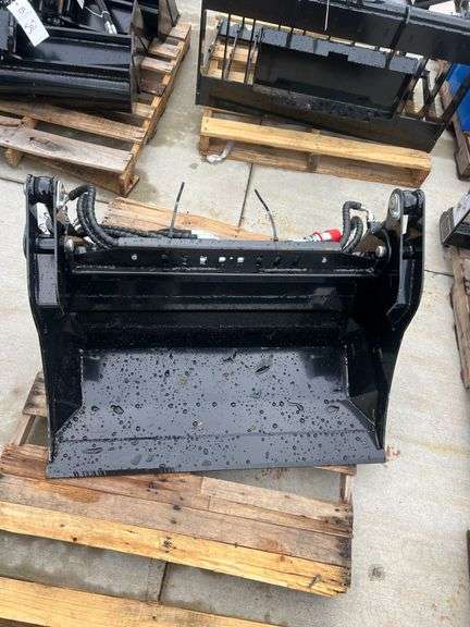 2025 Future XKH39 Mini Skid Steer 4 in 1 Bucket 39" image