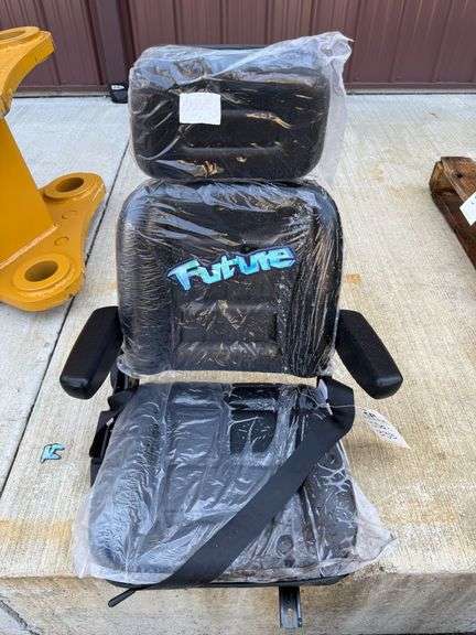 2025 Future Luxury Equipment Seat image