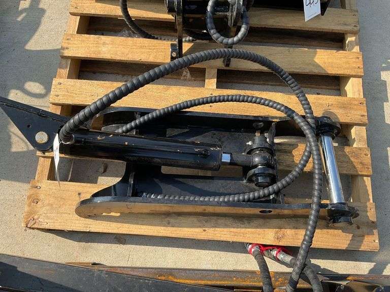 2025 Future FT-XJ3T Excavator 3T Hydraulic Thumb Clamp 30" image
