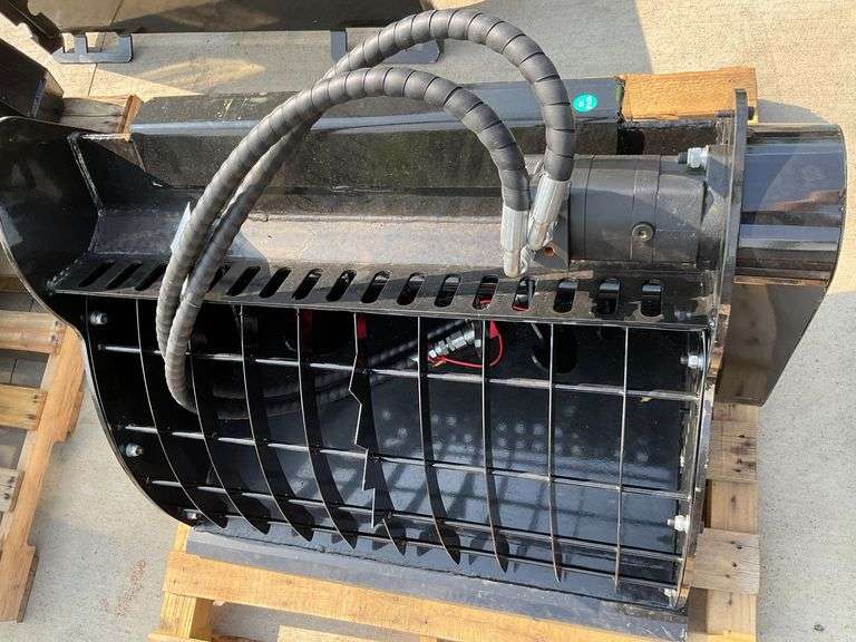 2025 Future FT-JBD Mini Skid Steer Mixing Bucket 32" image