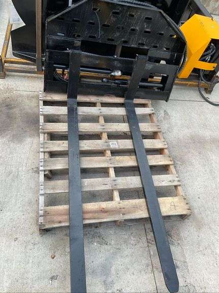 2025 Future D-CYHC Skid Steer Hydraulic Side Shift Fork 5' image