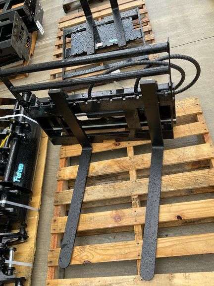 2025 Future FT-CYHC Mini Skid Steer Hydraulic Side Shift Fork image