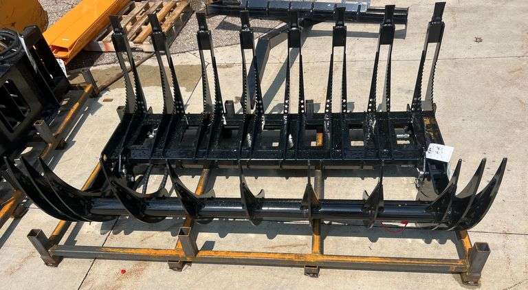 2025 Future FT-CLG72C Skid Steer Curved Log Grabber 72" image