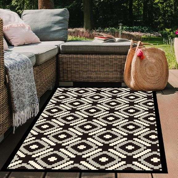 8FTx10FT Outdoor Reversible Waterproof Rug image