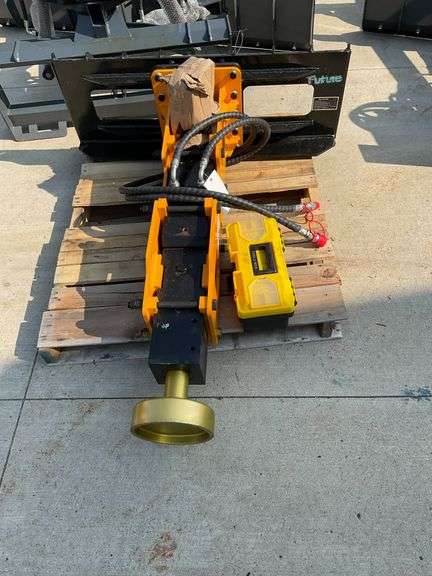 2025 Future D680 Skid Steer Pile Hammer image