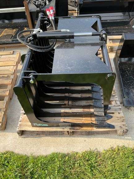2025 Future HWG44 Mini Skid Steer Hollow Wood Grabber 44" image