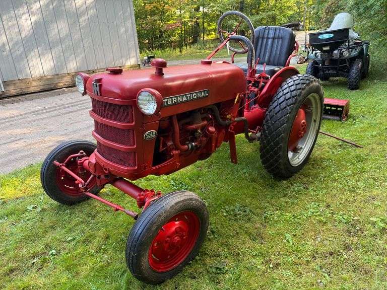 IH Cub Lo-Boy Tractor image