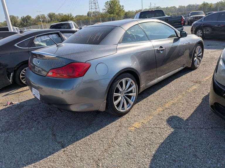 2010 INFINITI G37 image