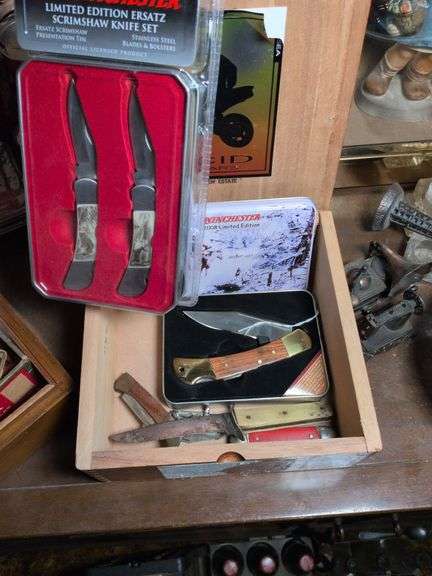 Pocket knives image