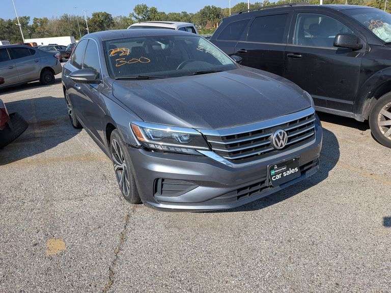2021 VOLKSWAGEN PASSAT image