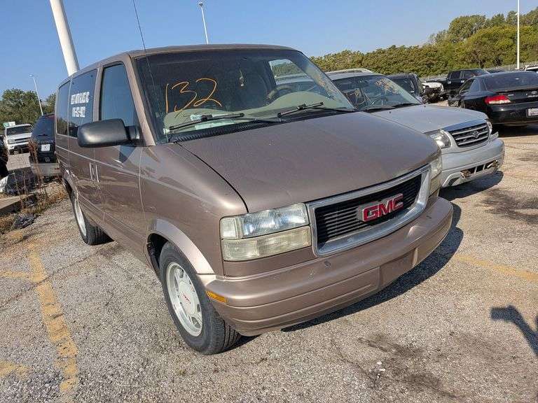 2003 GMC SAFARI image