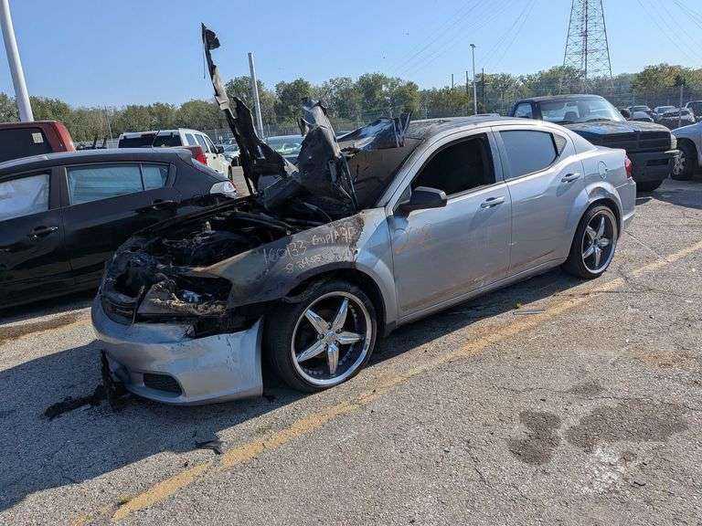 2013 DODGE AVENGER image