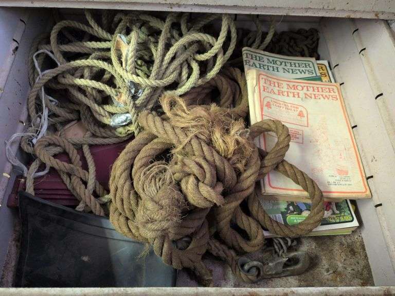 Ropes, chains and books image