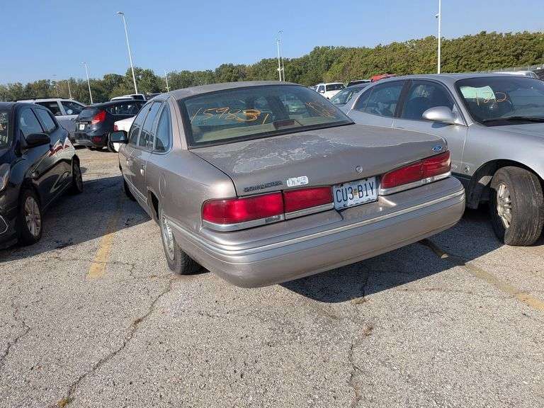 1995 FORD CROWN VICTORIA image